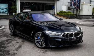 BMW series 8 - large sports sedan in Vietnam 0
