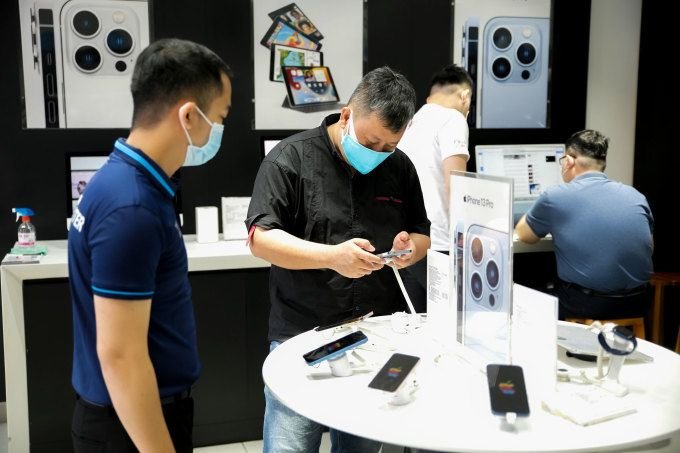 iPhone 13 achieved record sales in Vietnam 4
