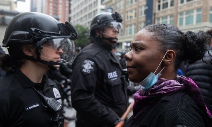 The torment of American police during protests 0