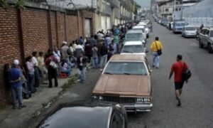 Venezuelans do not dare to travel by car because of lack of gasoline 3