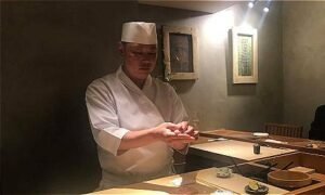 Vietnamese customers encounter constant surprises when eating at a 3-star Michelin restaurant in Tokyo 2